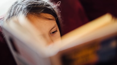 selective focus photography of girl