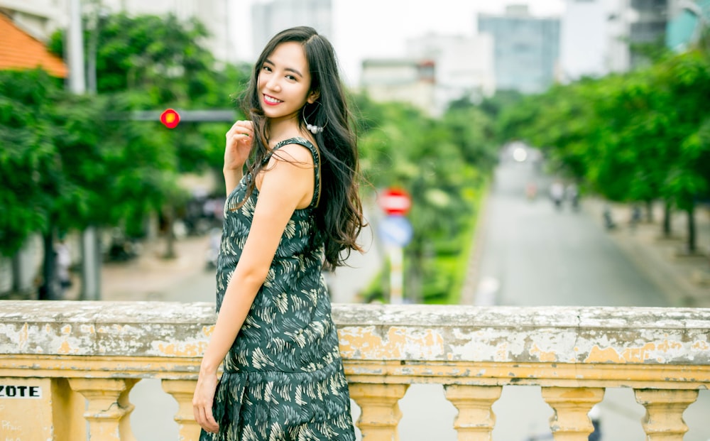 woman wearing green sleeveless dress