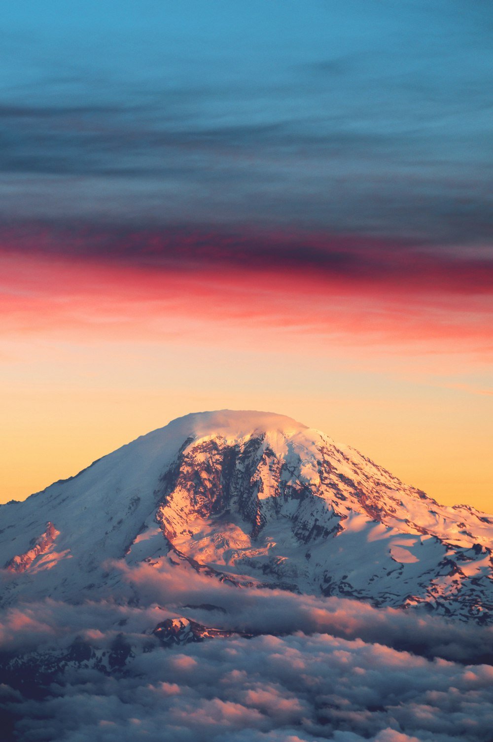 mountain covered in snow at daytime