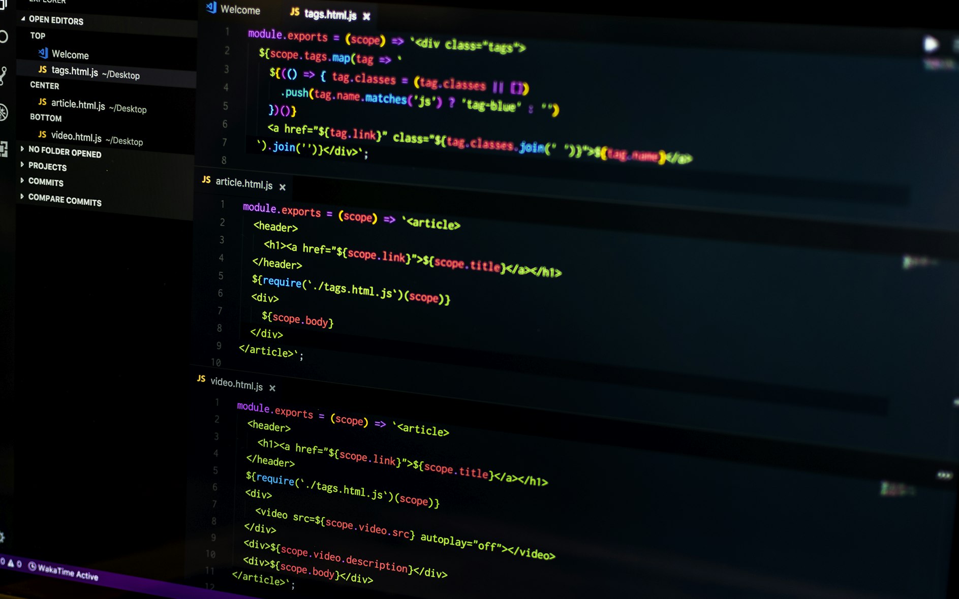 Fresh mini pancakes with berries