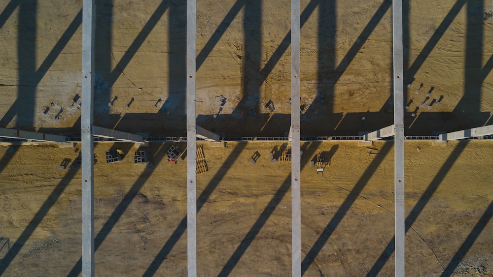 갈색 나무 판자의 항공 사진