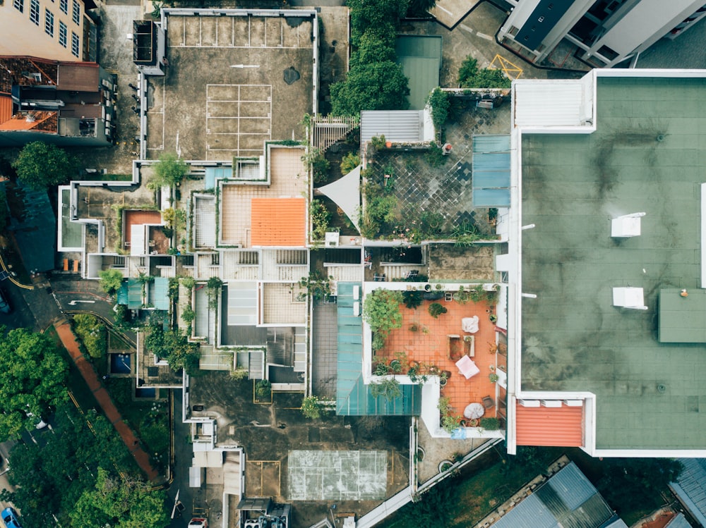 Luftaufnahmen von Gebäuden bei Tag