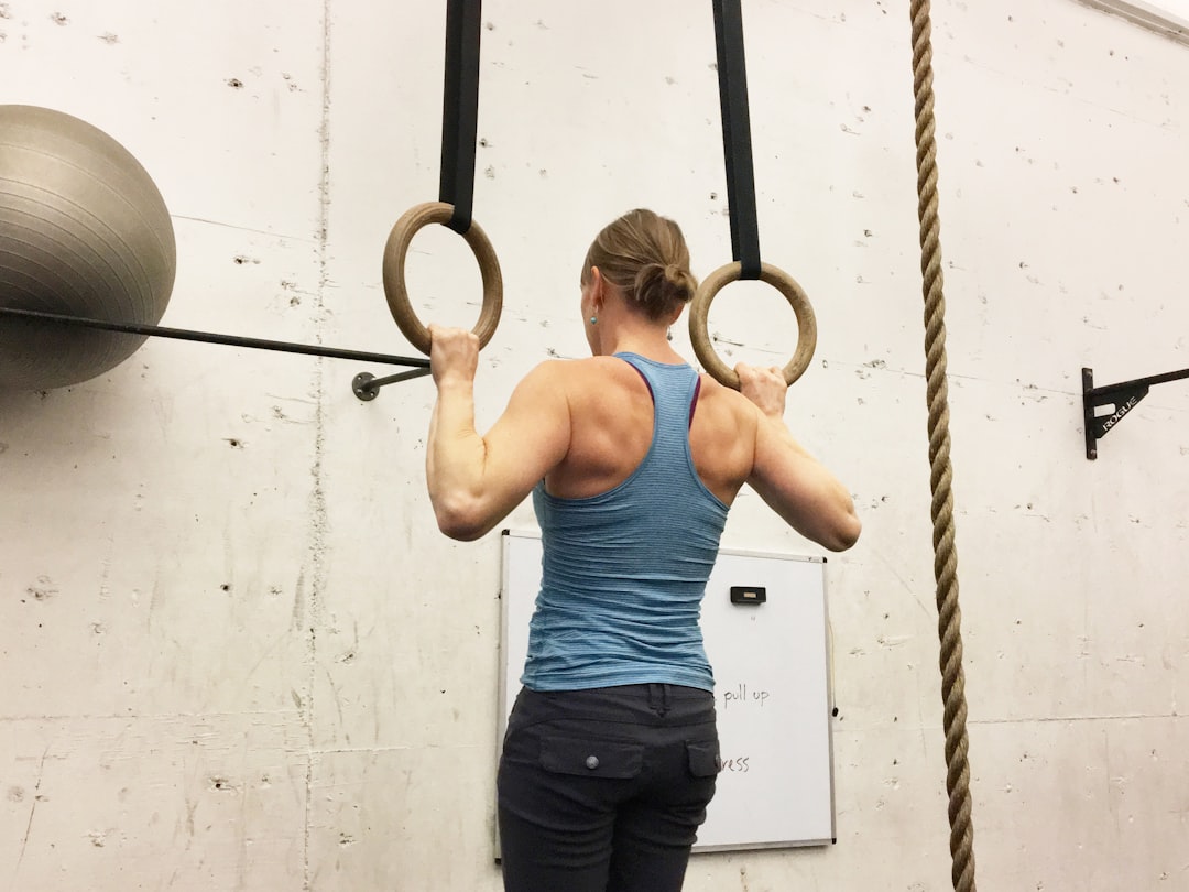 woman on rope, Chin-Up on Rings