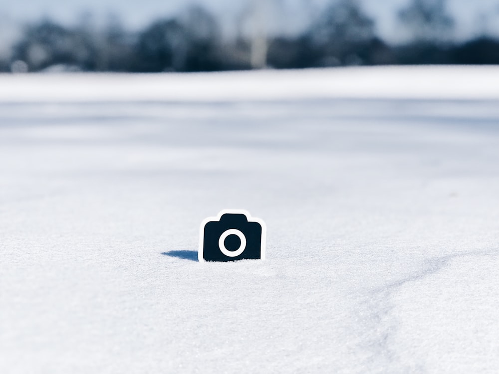 Pegatina de cámara en tierra nevada