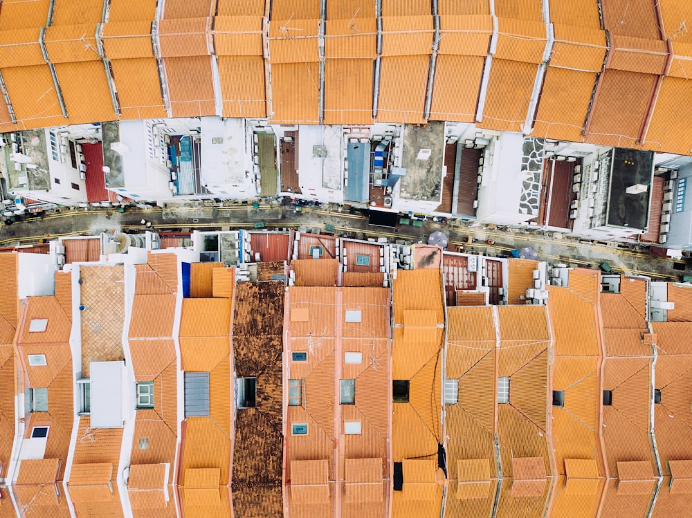 Photographie de vue aérienne de maisons pendant la journée