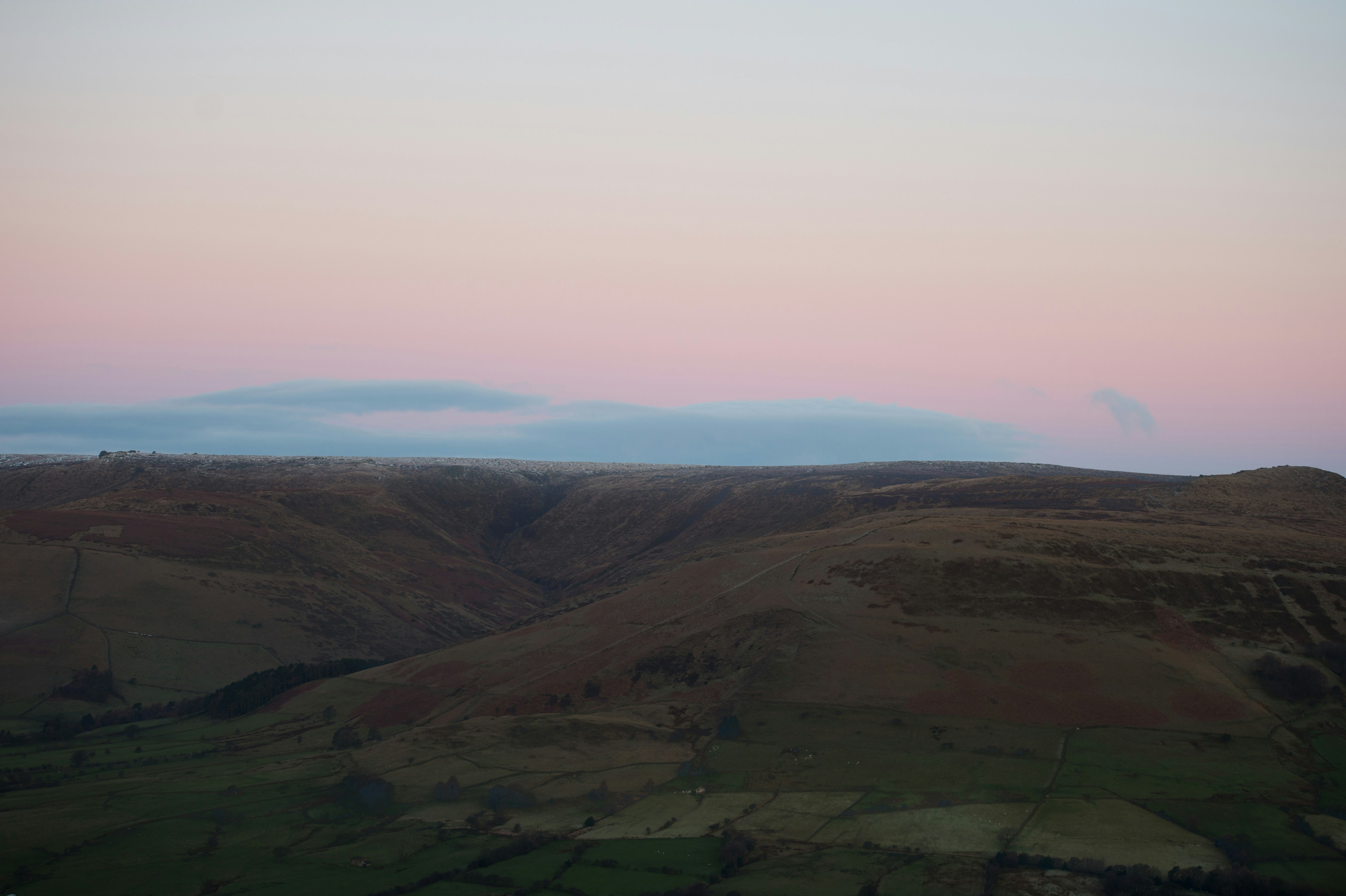Photographie aérienne de montagne