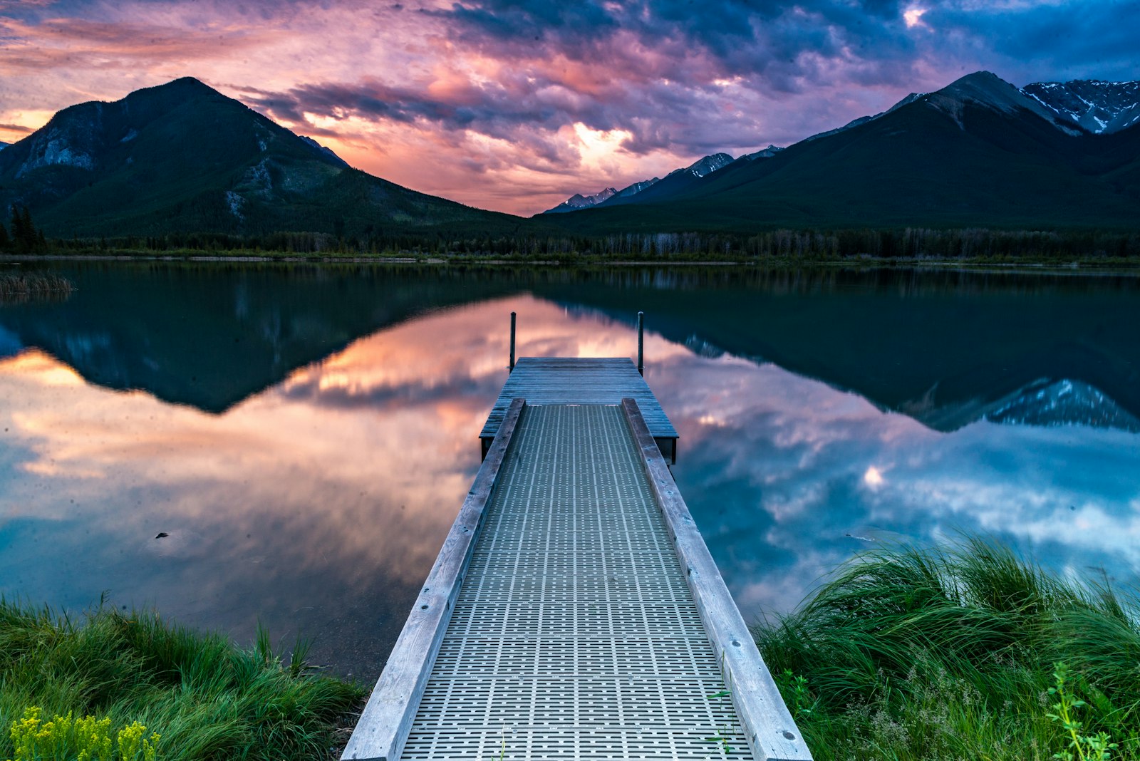 Nikon D610 + Nikon AF-S Nikkor 17-35mm F2.8D ED-IF sample photo. Gray dock near body photography