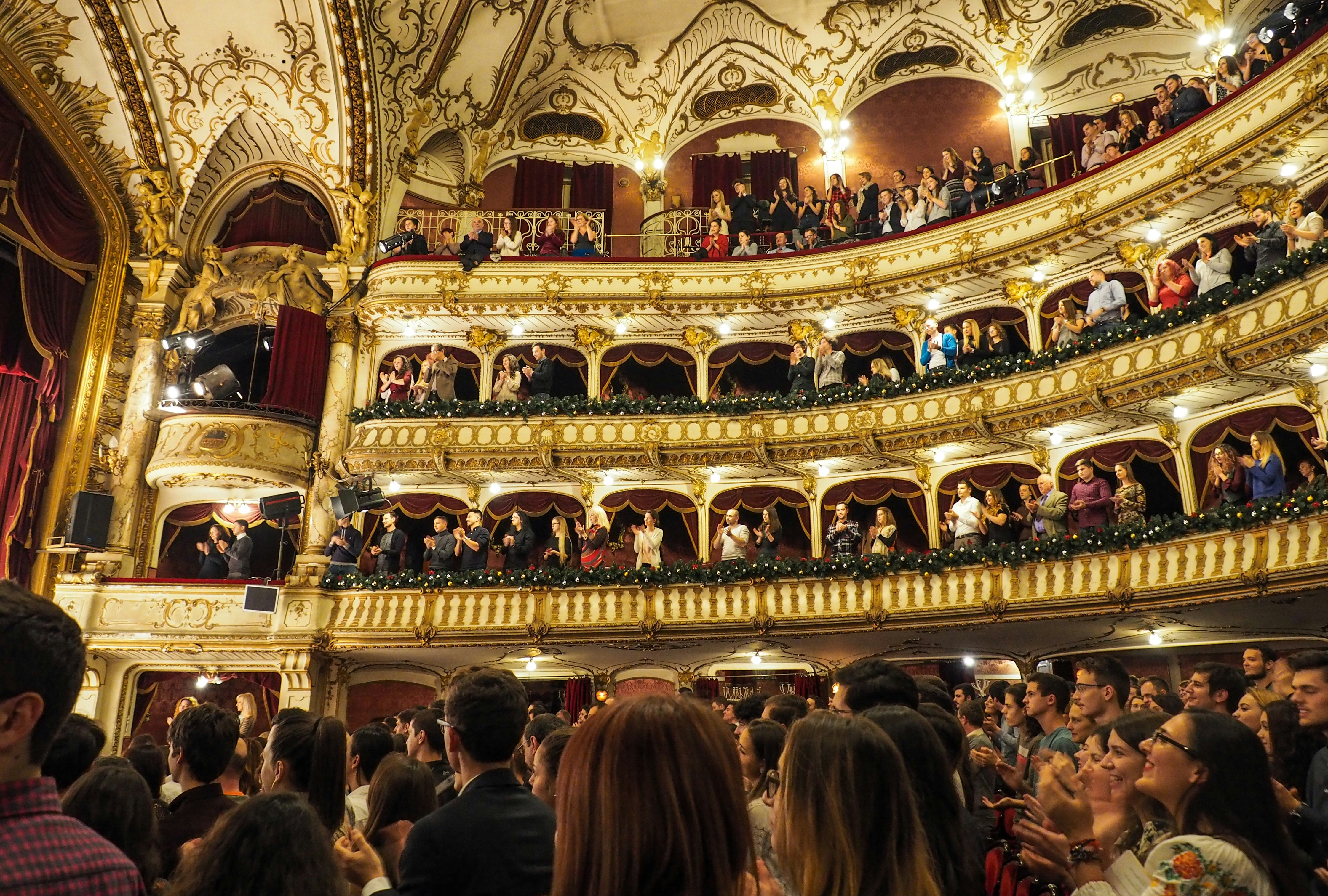 Teatro e schermo: la nuova alleanza tra cultura locale e strumenti digitali