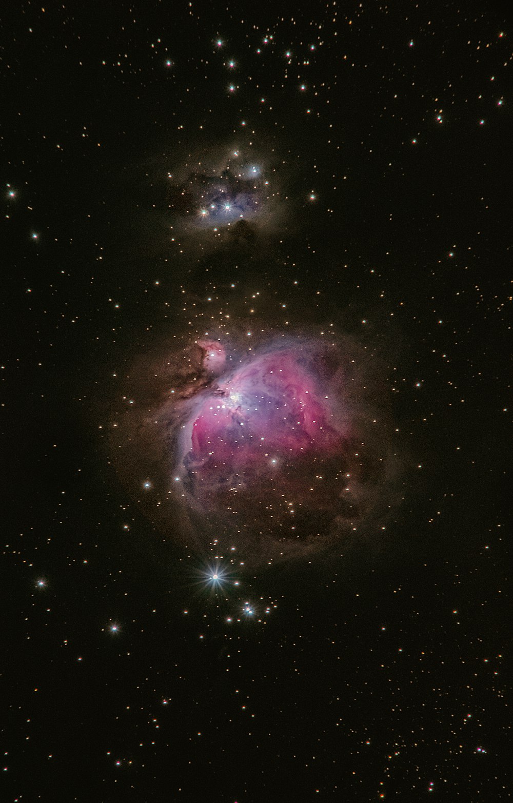 Deux étoiles au milieu d’un ciel noir