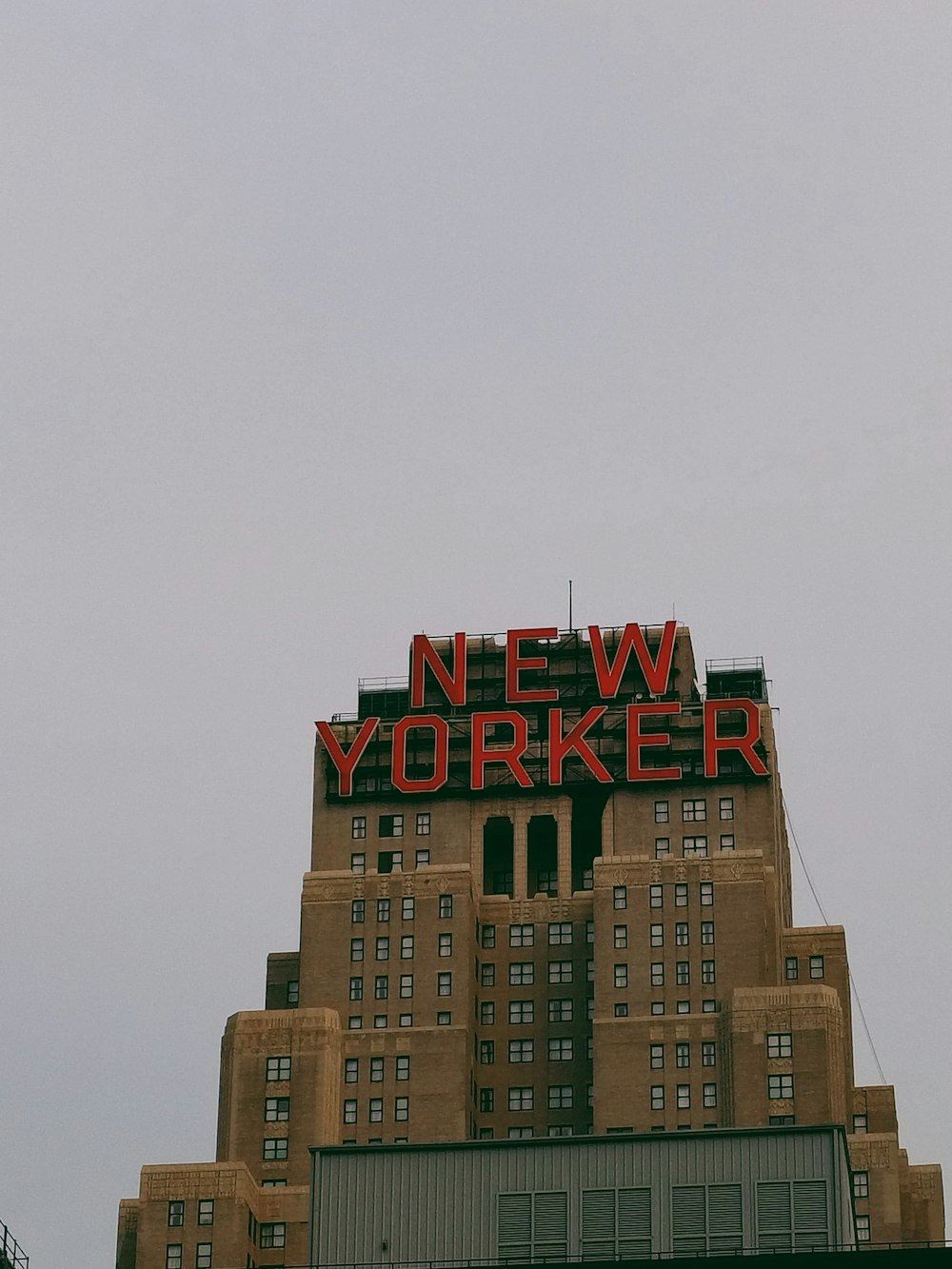 낮의 뉴요커 빌딩