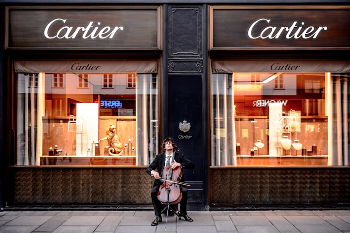 Mexicano aprovecha error de Cartier y compra aretes en rebaja