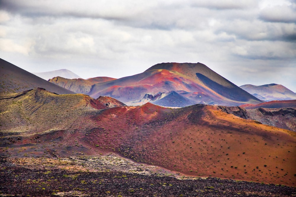 montañas durante el día