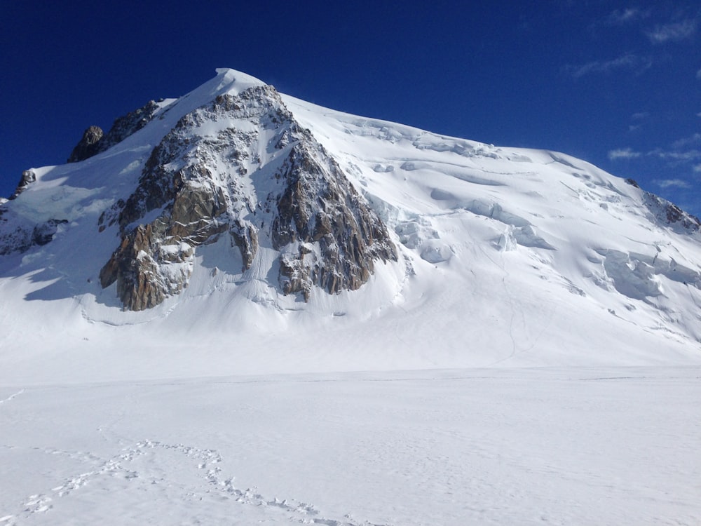 montagna innevata