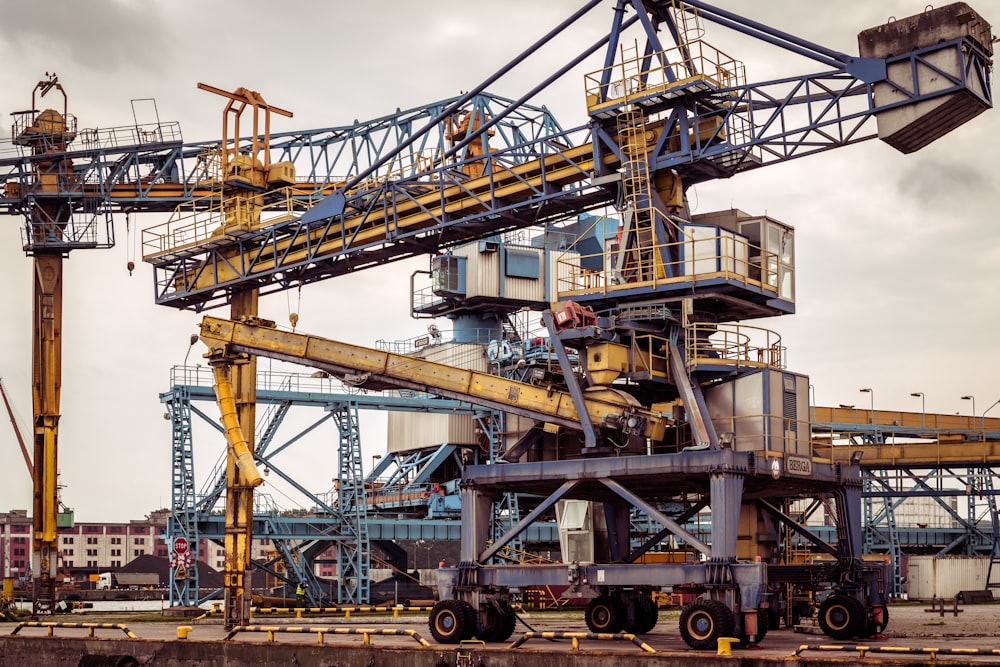 Photo by Jacek Dylag yellow and black tower crane