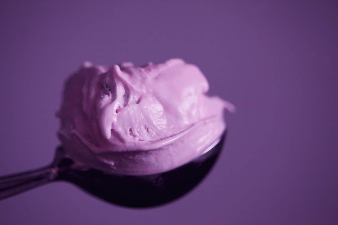 Isn’t this a pretty color of ice cream? What flavor could it be? Lavender, blueberry, purple yam, bubble gum, strawberry or blackberry? Maybe it is some other delicious flavor.