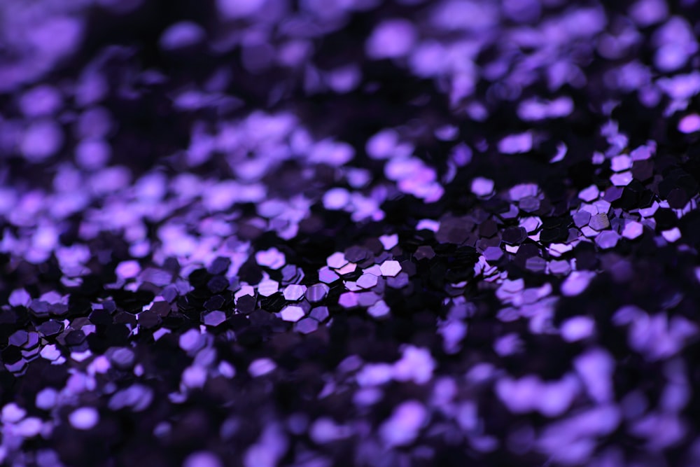 foto ravvicinata di paillettes viola lotto