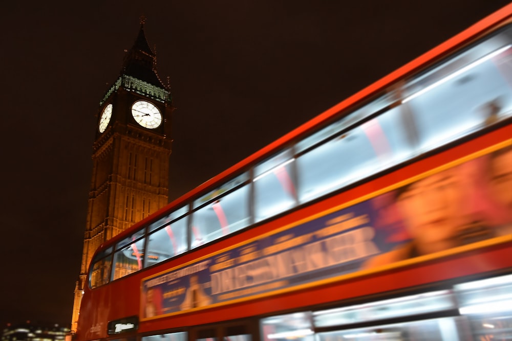 bus à impériale passant devant la tour Big Ben, Londres