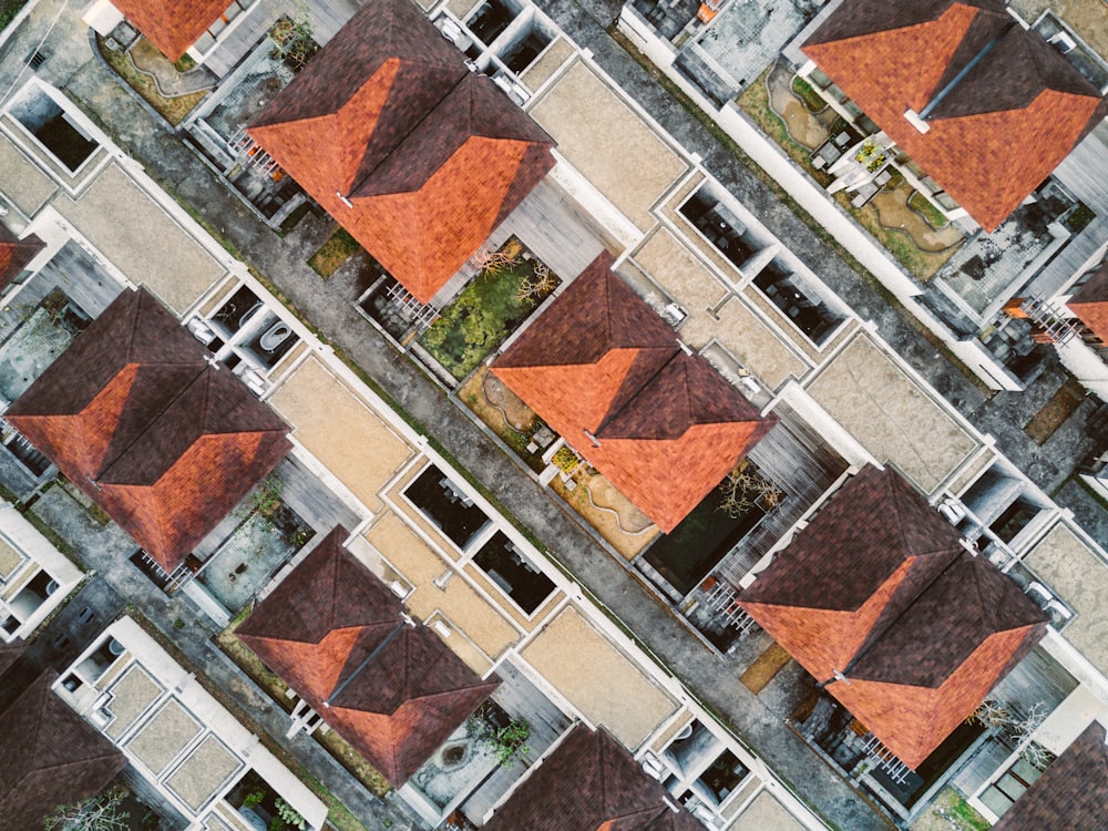 Photographie aérienne d’un bâtiment brun