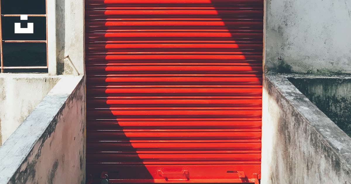 Volet roulant rouge fermé photo – Photo Entrée Gratuite sur Unsplash