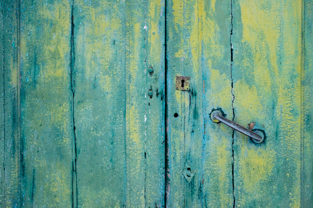 I went on an early morning walk in the beautiful town Riomaggiore, Cinque Terre in Italy. I came across a few old and characteristic looking doors and decided to make a series.