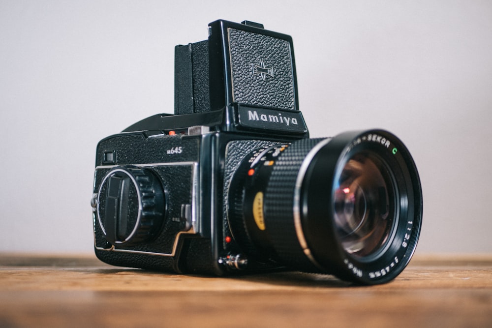 photo of black Mamiya camera