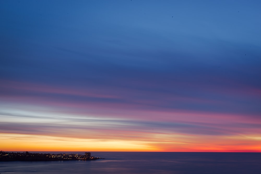 paesaggio urbano di fronte al mare