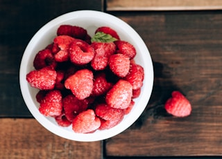 red raspberries in bowl