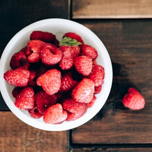 red raspberries in bowl