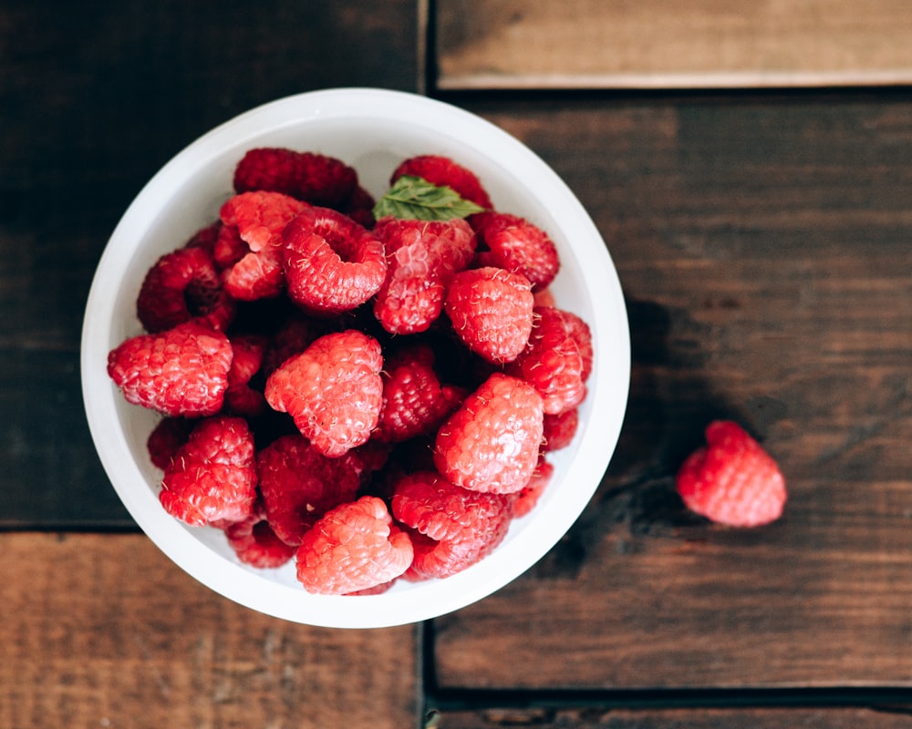 red raspberries in bowl