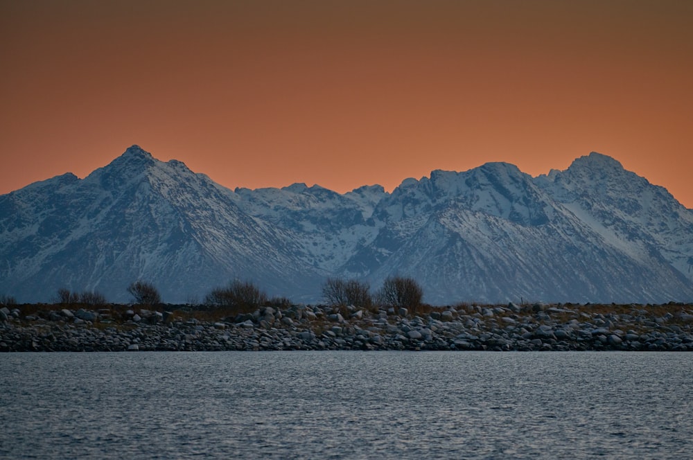 Fotografía de paisaje de montaña