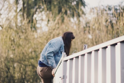 Surveillance camera footage showing a suspect climbing over a backyard fence.