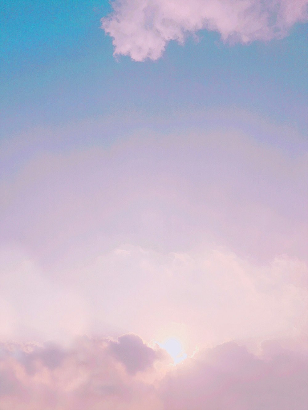 ピンクと青の雲の写真