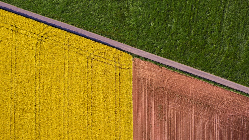 tessuto giallo e marrone