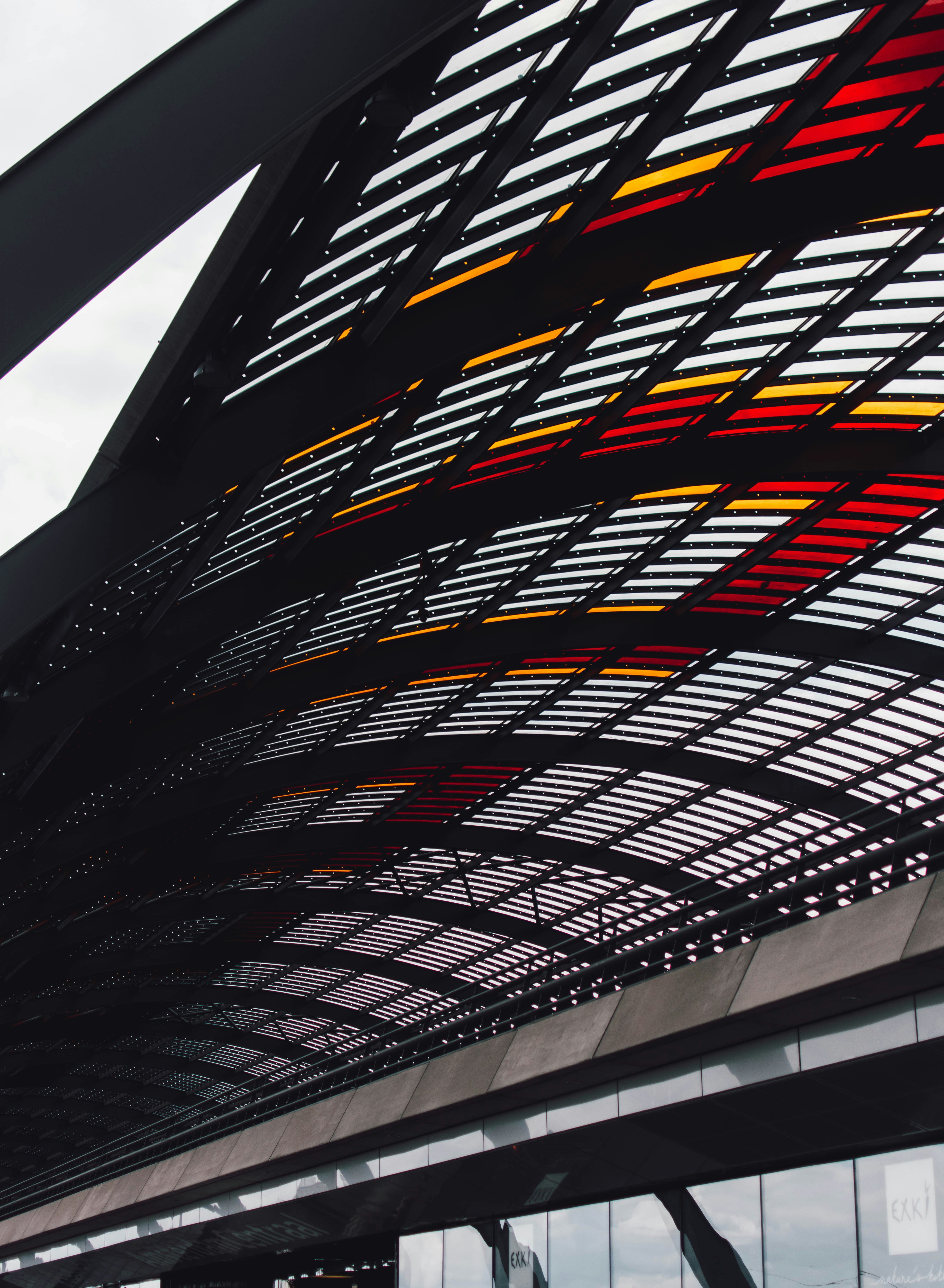 foto de esquadrias de telhado de metal preto