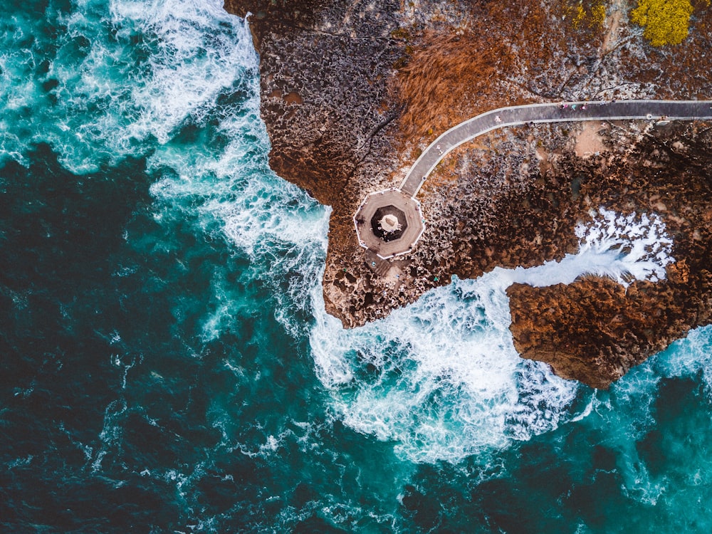 Fotografia aerea dell'oceano durante il giorno