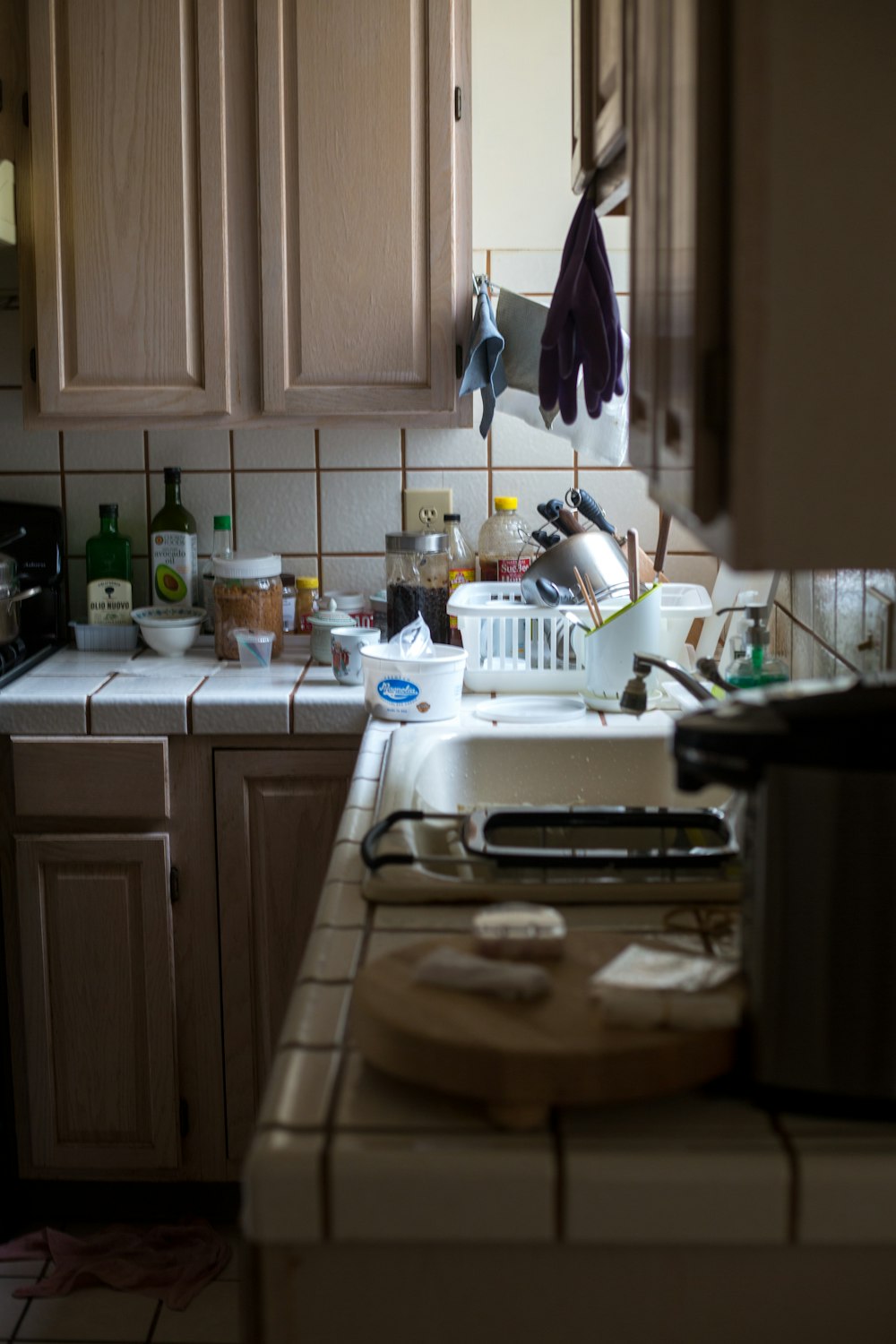 white wooden kitchen cabinet