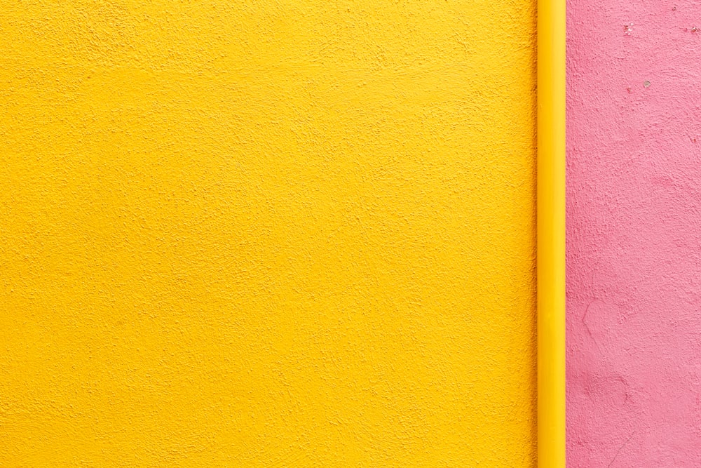 Yellow printer paper photo – Free Erlangen Image on Unsplash