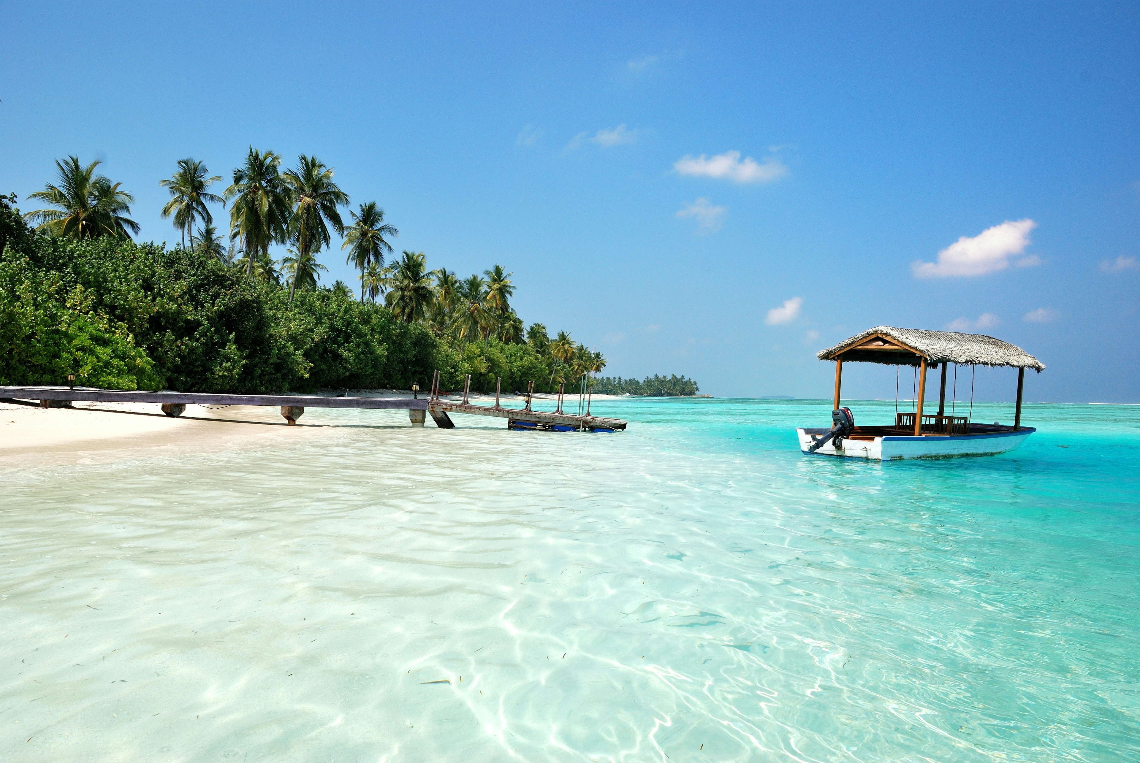 il mare cristallino delle maldive, ecco cosa sapere prima di partire per il viaggio in questa meta da sogno