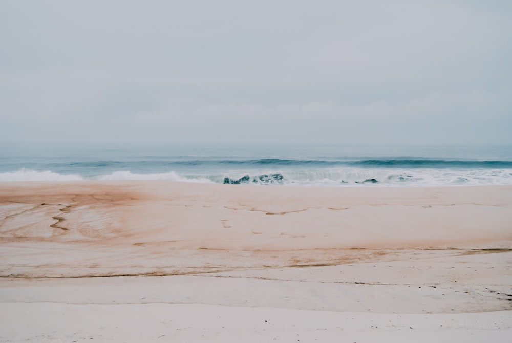 fotografia da paisagem marítima das ondas do mar