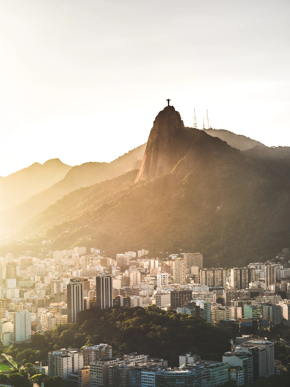 O calçadão e a orla fazem parte da identidade visual de Copacabana.