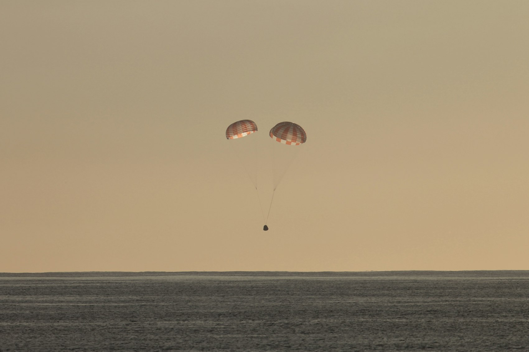 A SpaceX capsule landing in the Pacific Ocean (SpaceX via Unsplash)