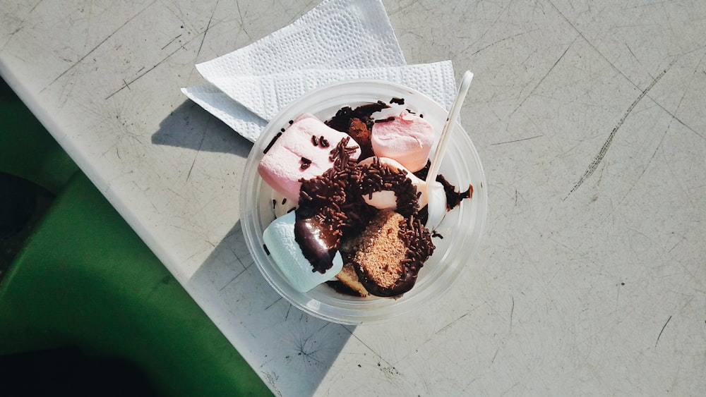 marshmallow with chocolates in cup