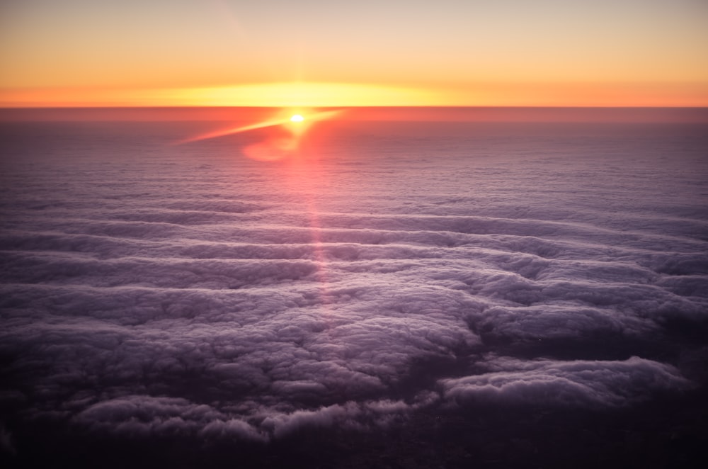 Photographie de l’heure dorée des collines