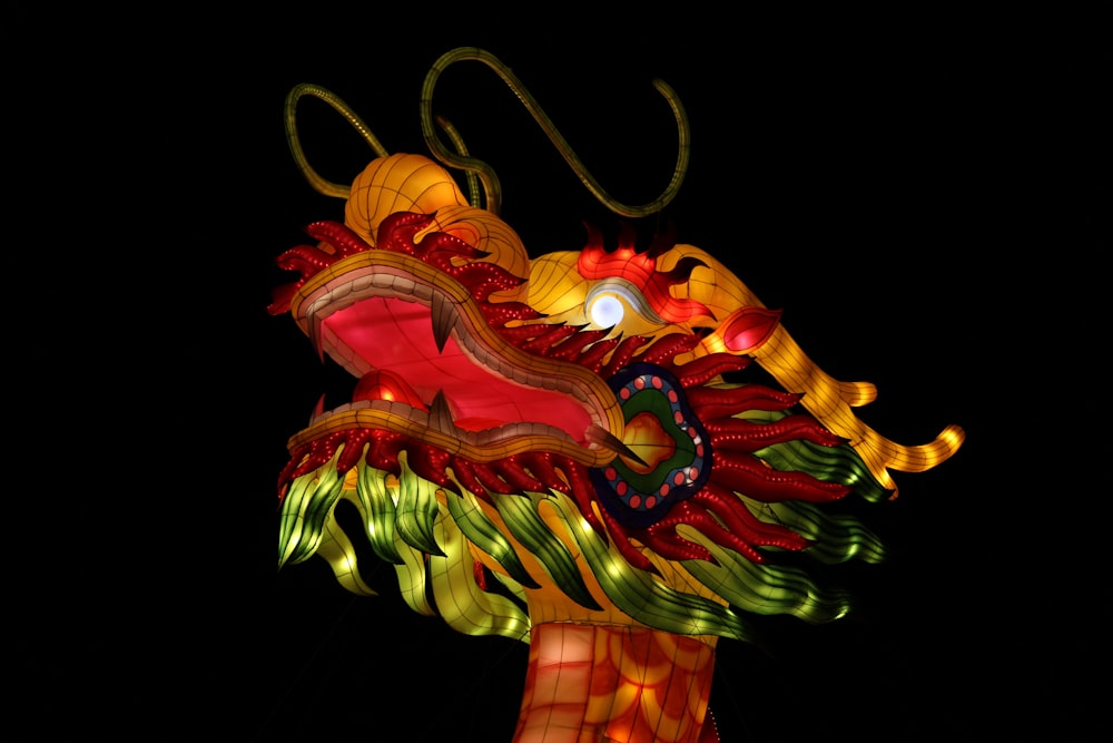 Ilustración de dragón multicolor