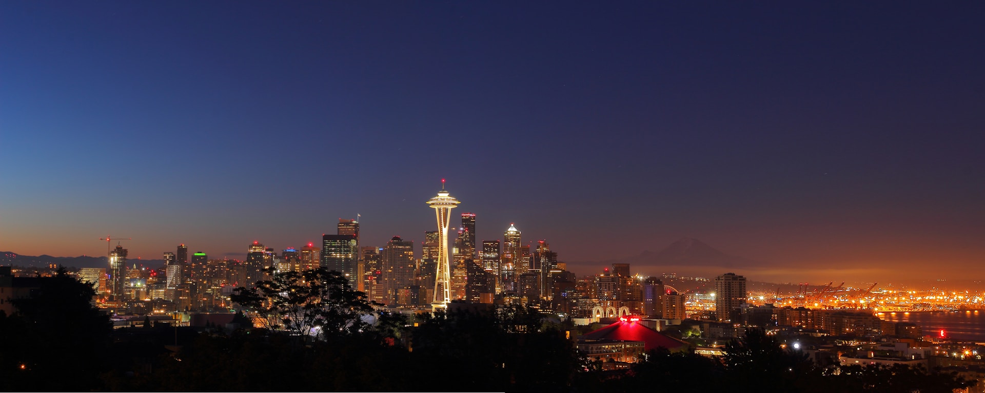 gray computer monitor