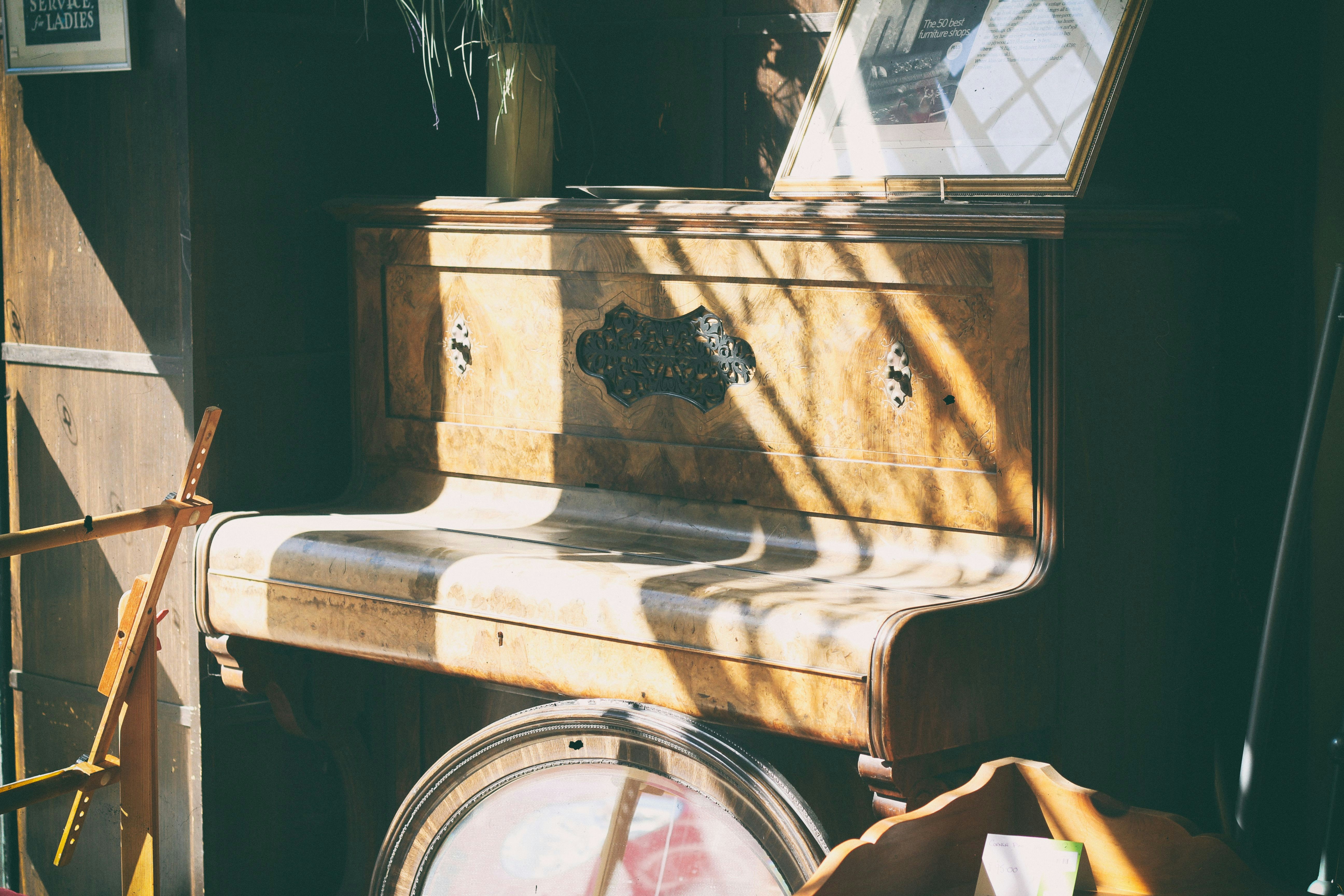 Flip, Style, Sell: How a New Generation Is Turning Thrifted Furniture Into Real Income