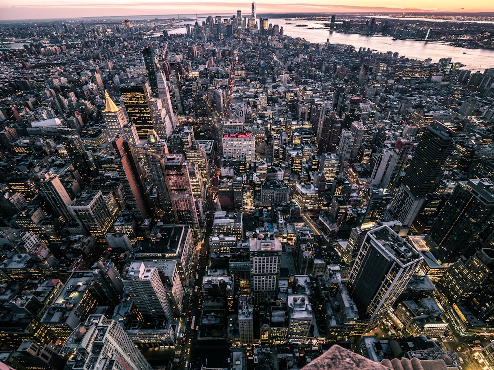 高層ビルの空中写真