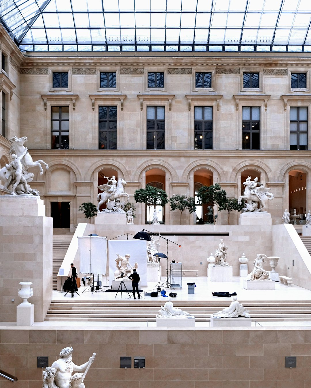 Какой париже музей. Музеи. Лувр. Париж. Музей Лувр в Париже (Франция).. Музей Лувр в Париже внутри. Департамент Лувр.