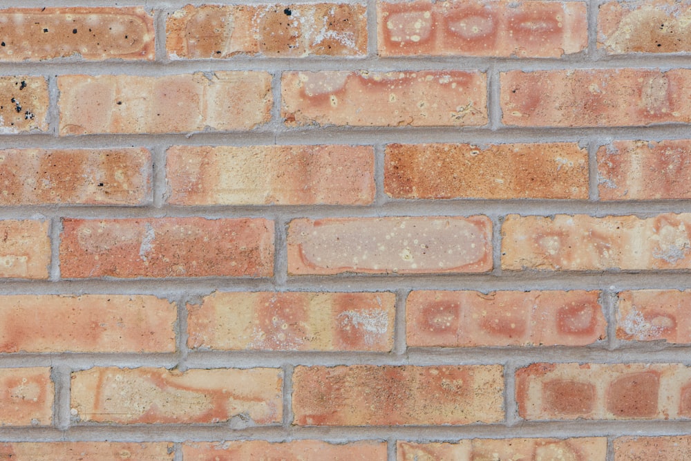 Foto de primer plano de la pared de ladrillo marrón