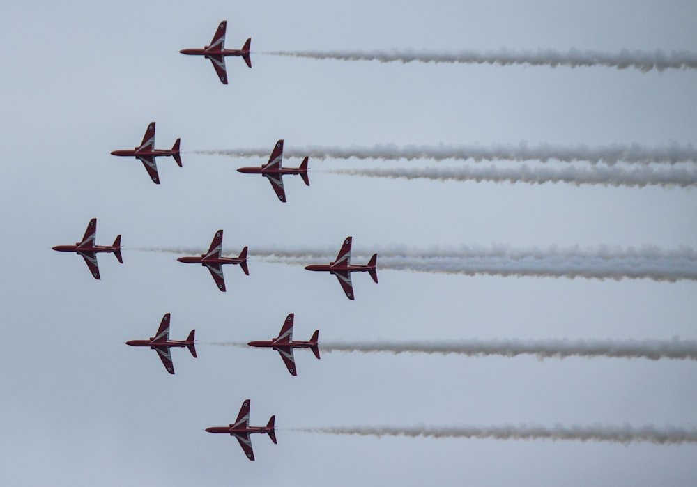 Flugzeuge machen Wolkenshow